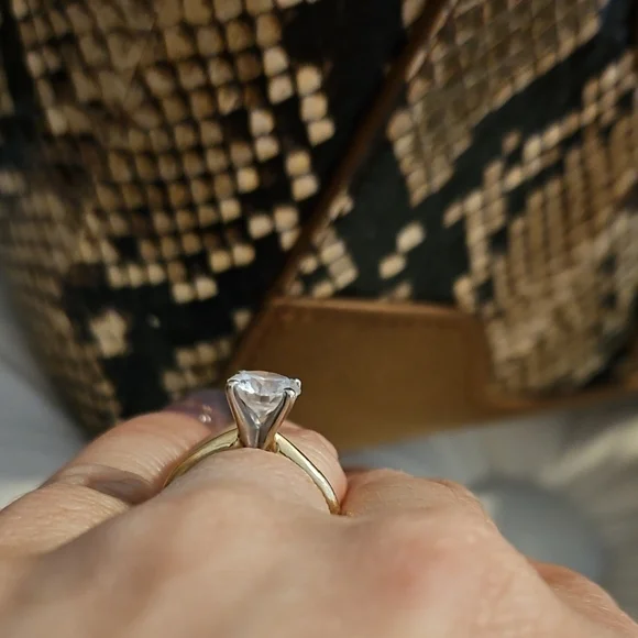 Diamond Solitaire Wedding Engagement Ring - Picture 5 of 6